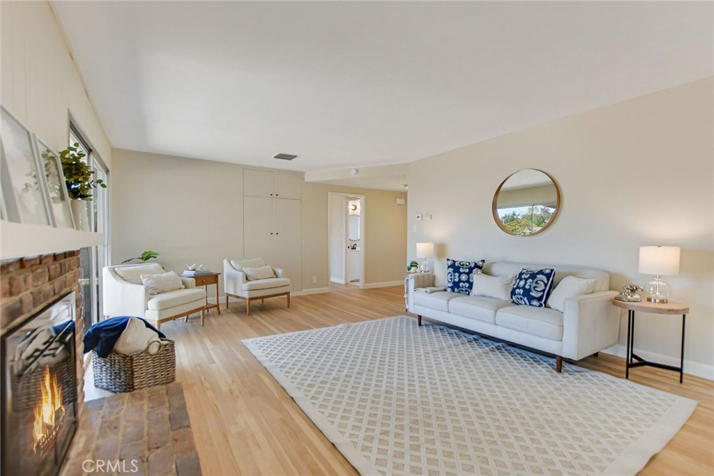 1146 N Soldano Road