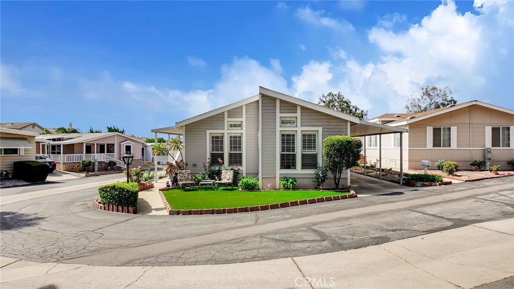 8651 Foothill Boulevard 35