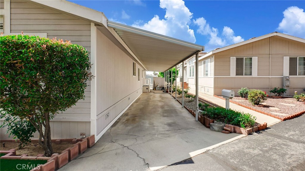 8651 Foothill Boulevard 35