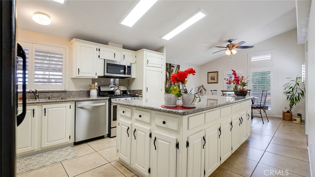 8651 Foothill Boulevard 35