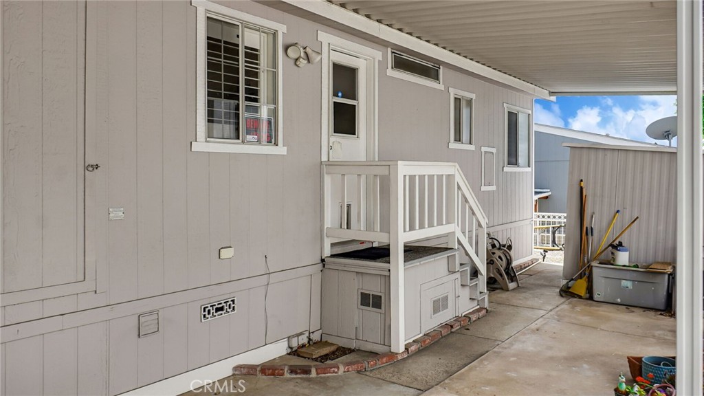 8651 Foothill Boulevard 35