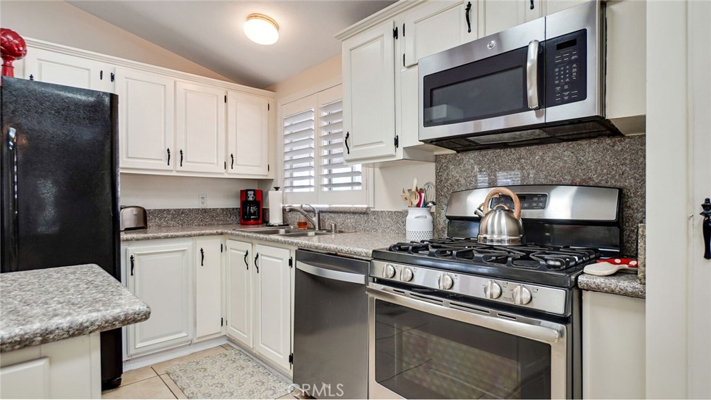 8651 Foothill Boulevard 35