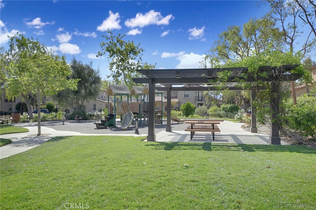 4330 Altivo Lane