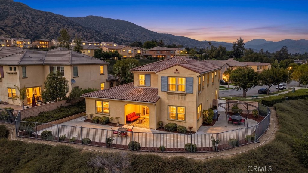 864 E Manresa Drive