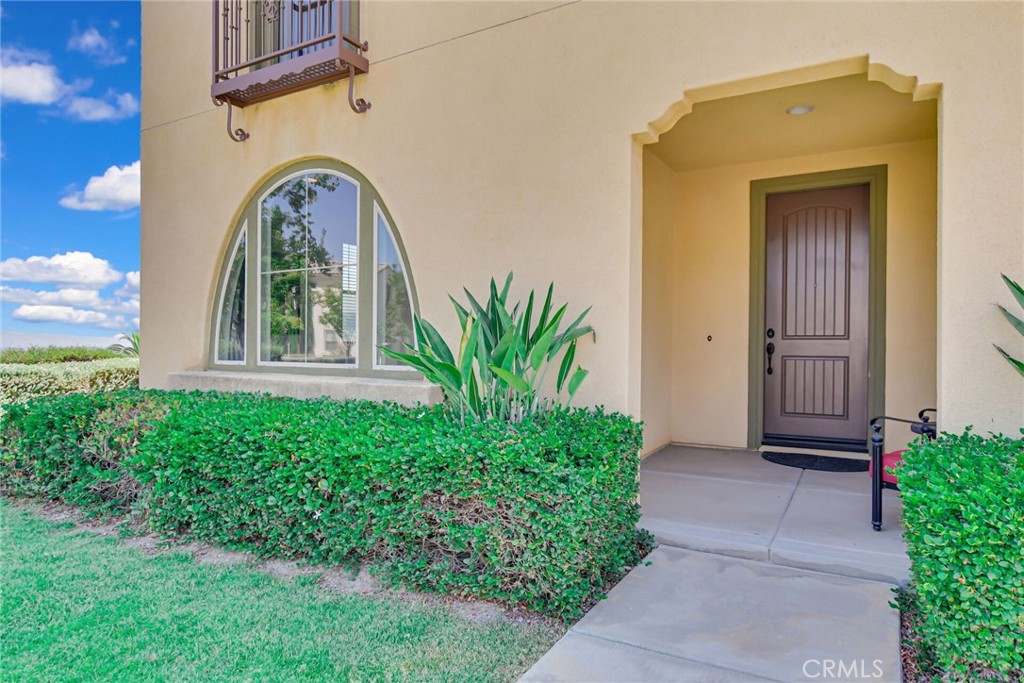 864 E Manresa Drive