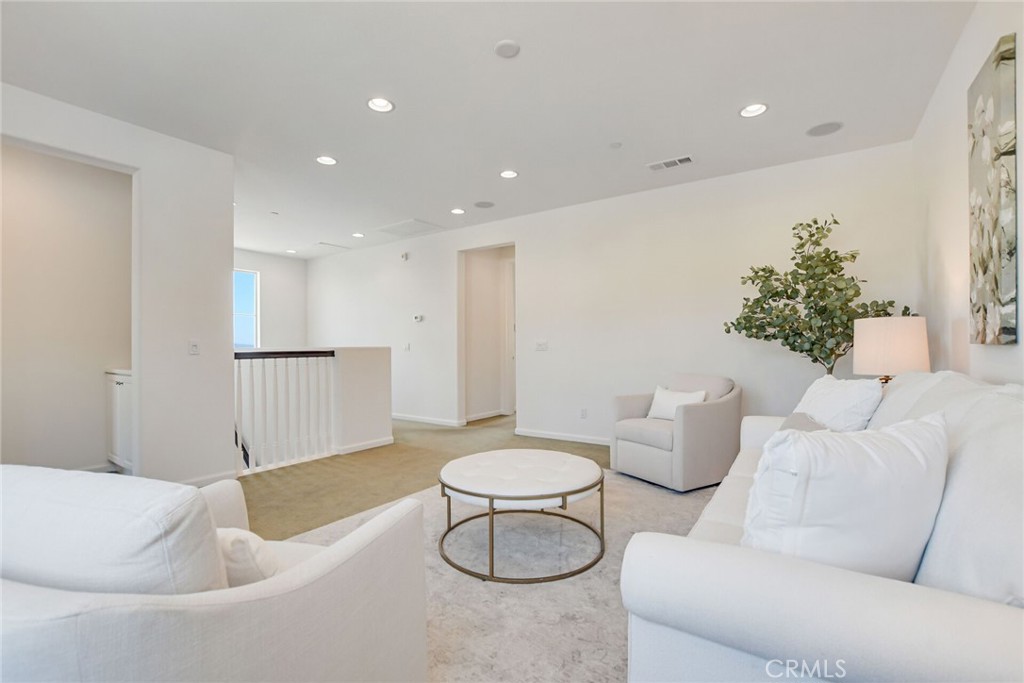 864 E Manresa Drive