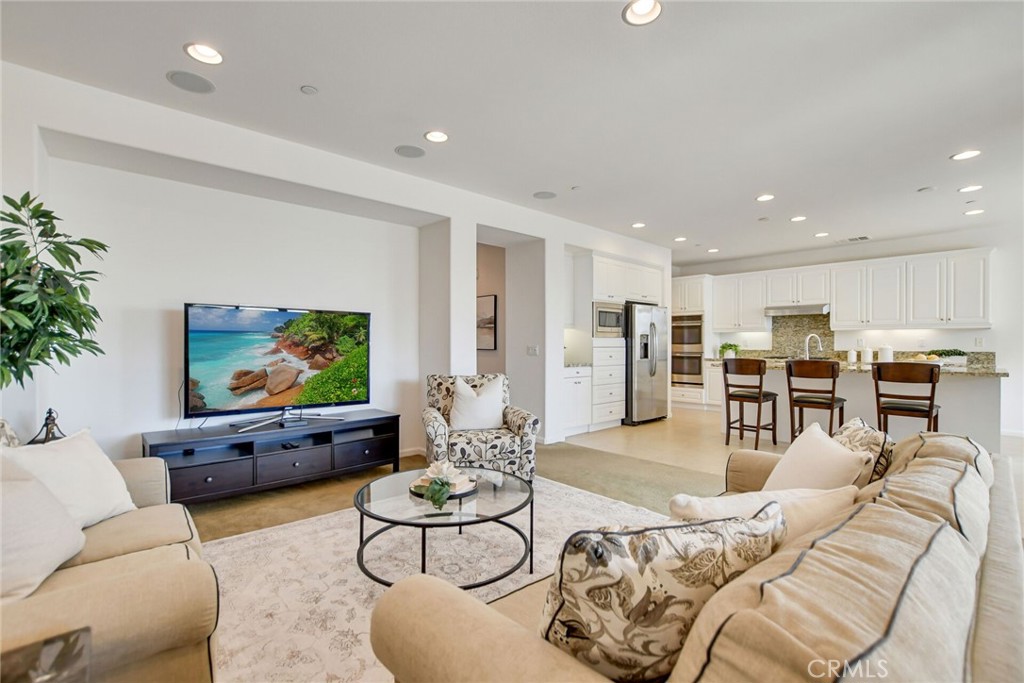864 E Manresa Drive