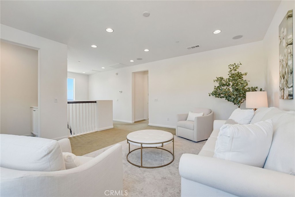 864 E Manresa Drive