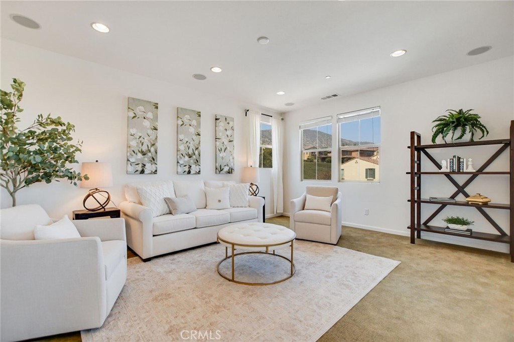 864 E Manresa Drive