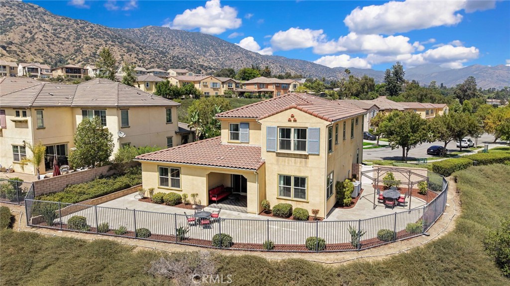 864 E Manresa Drive
