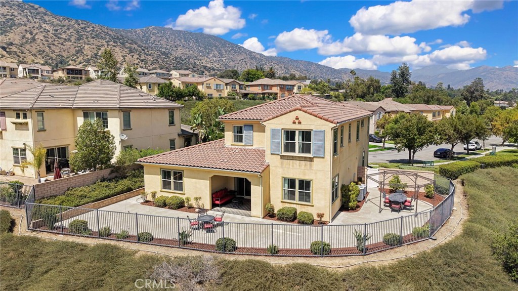 864 E Manresa Drive