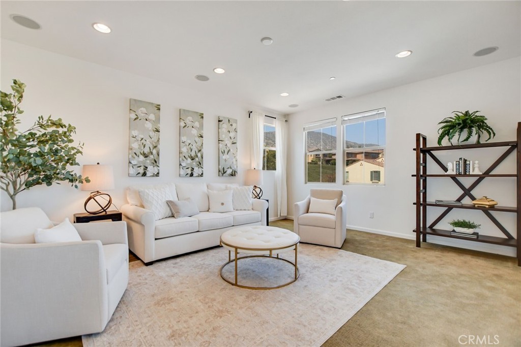 864 E Manresa Drive