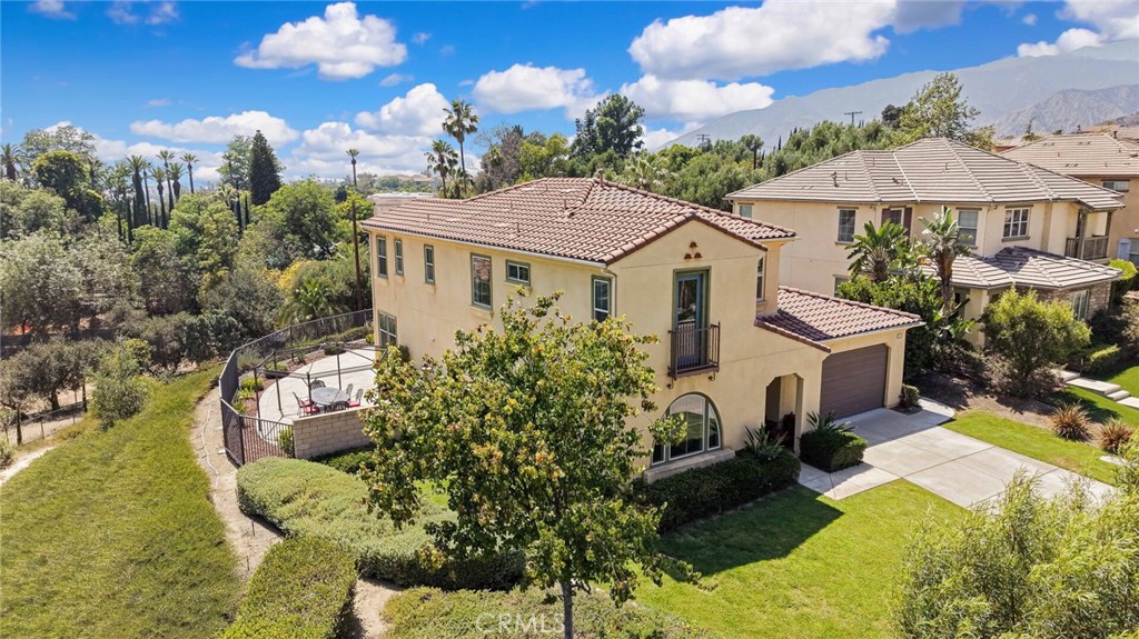864 E Manresa Drive