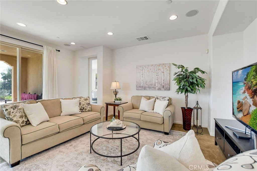 864 E Manresa Drive
