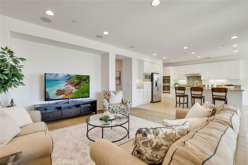 864 E Manresa Drive