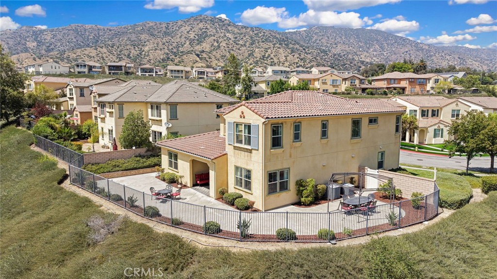 864 E Manresa Drive