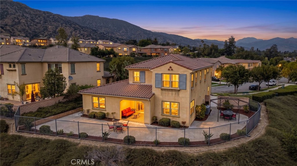 864 E Manresa Drive