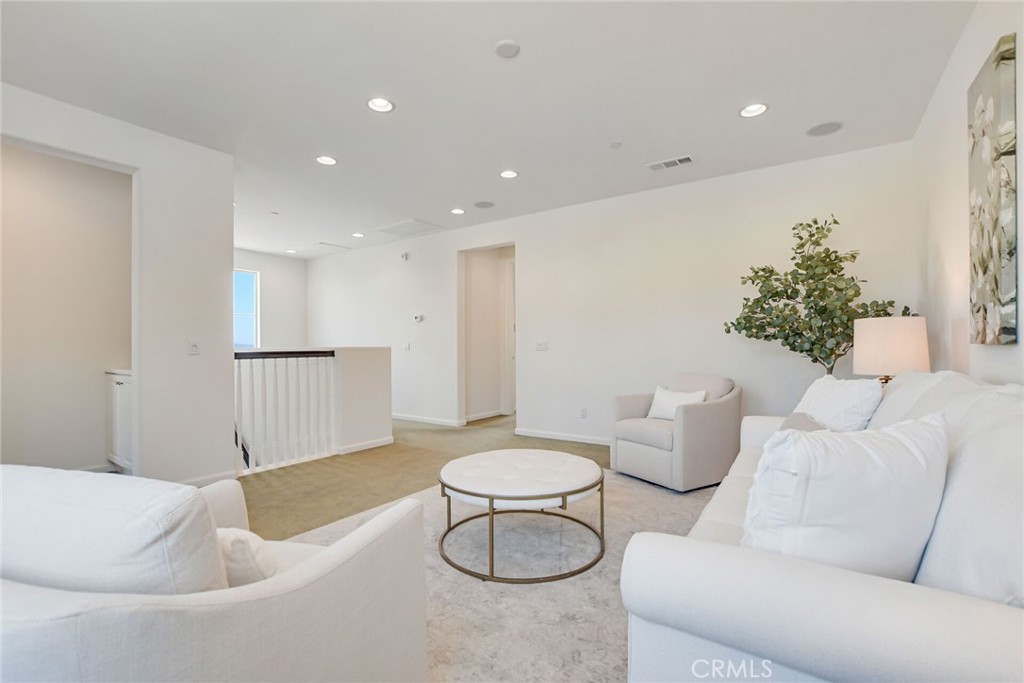 864 E Manresa Drive