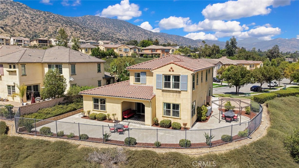 864 E Manresa Drive