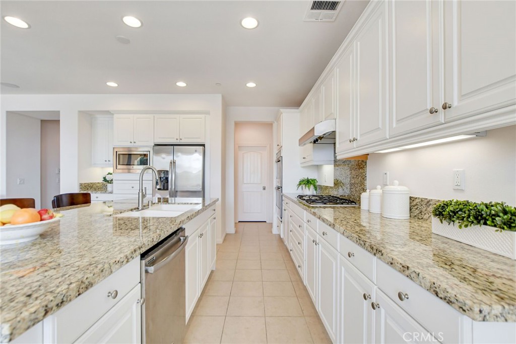 864 E Manresa Drive