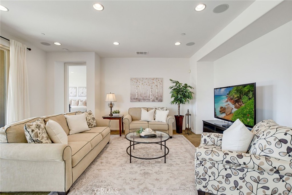 864 E Manresa Drive