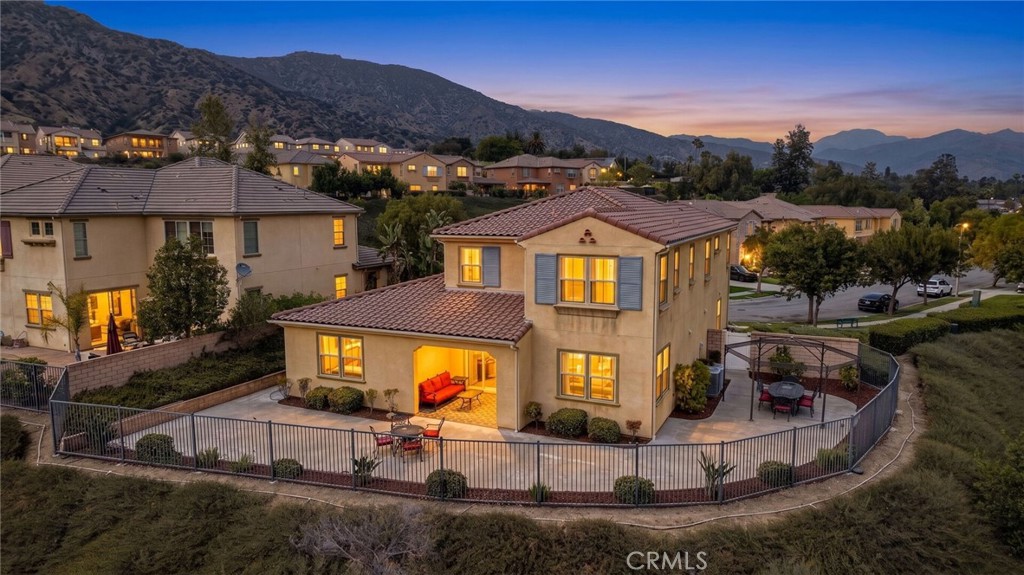 864 E Manresa Drive