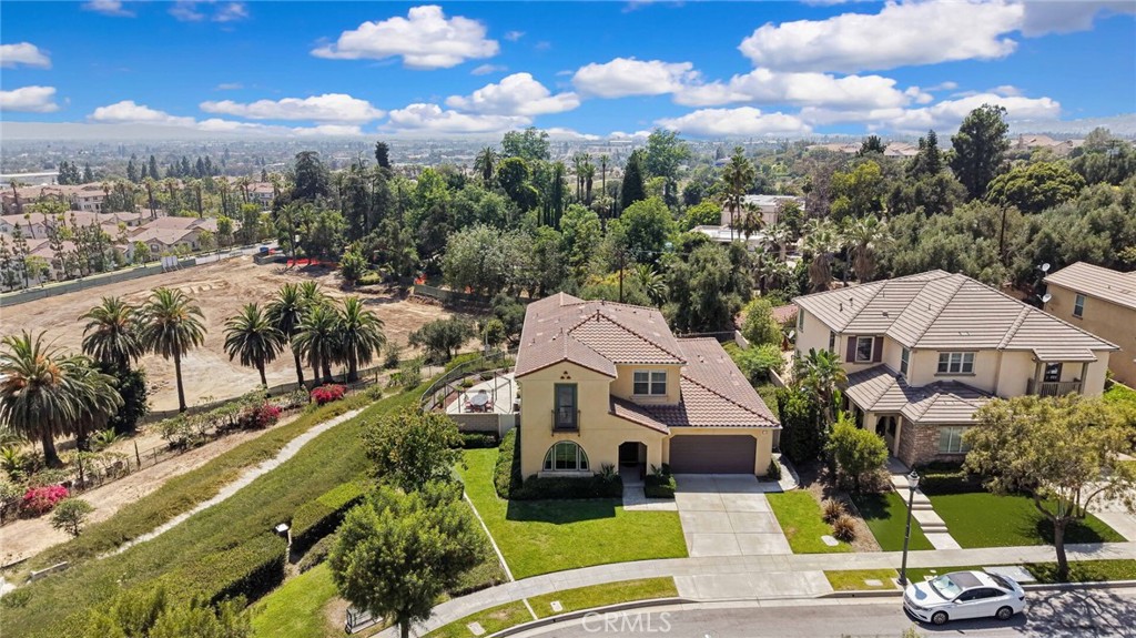 864 E Manresa Drive