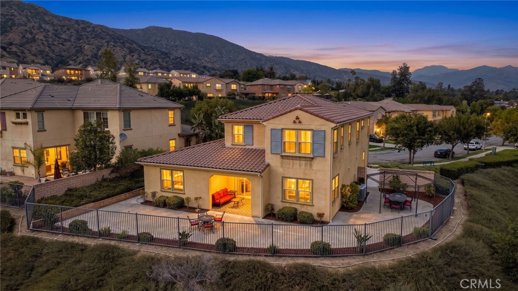 864 E Manresa Drive