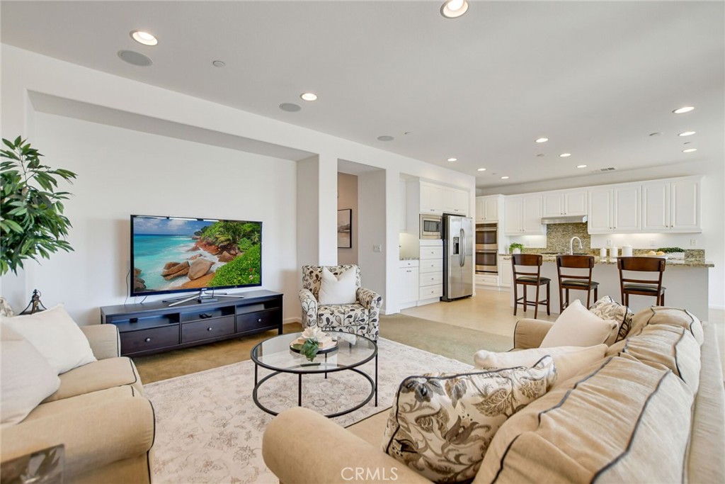 864 E Manresa Drive