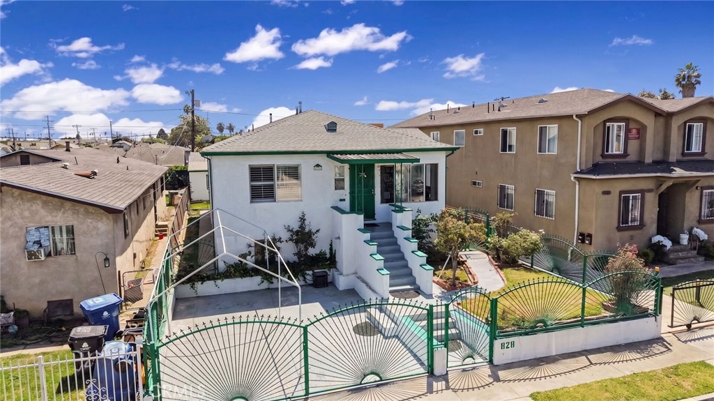 828 W 73rd