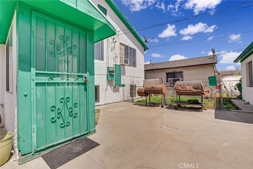 828 W 73rd