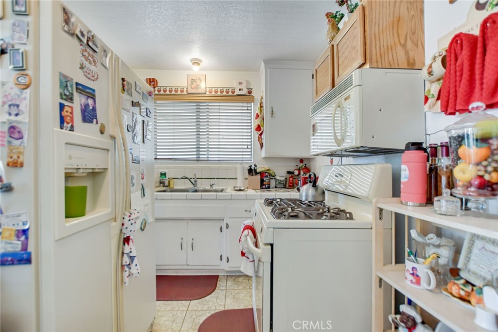 828 W 73rd