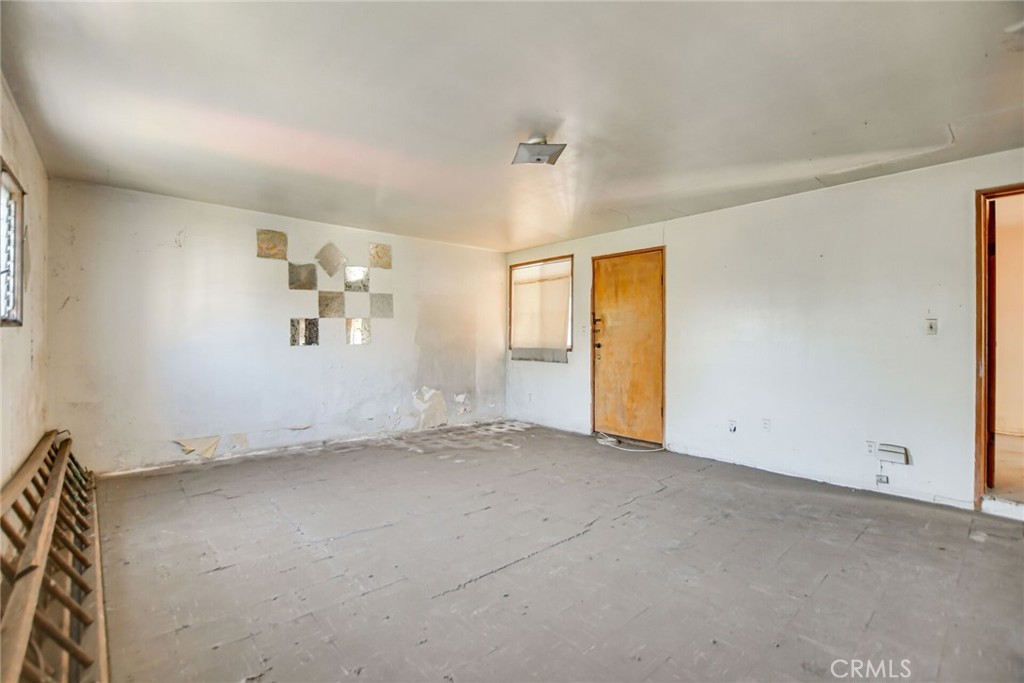 828 W 73rd