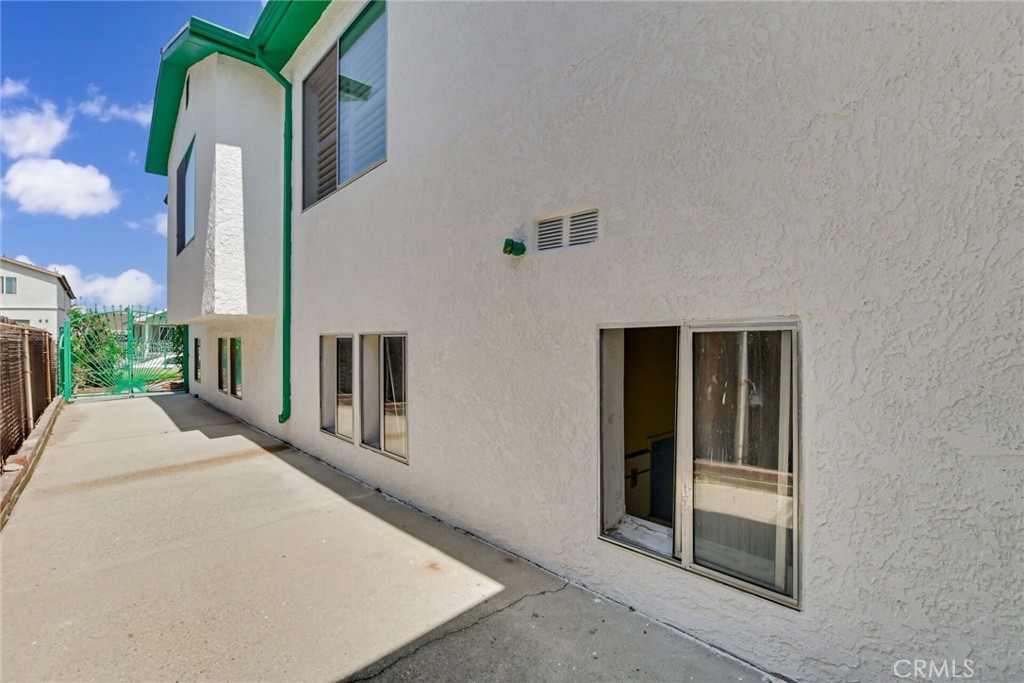 828 W 73rd