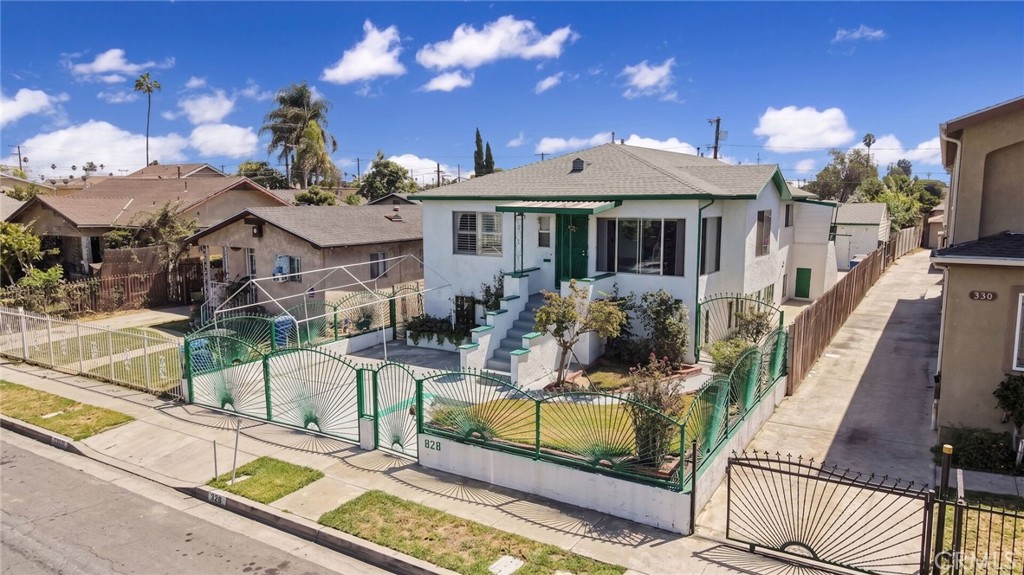 828 W 73rd