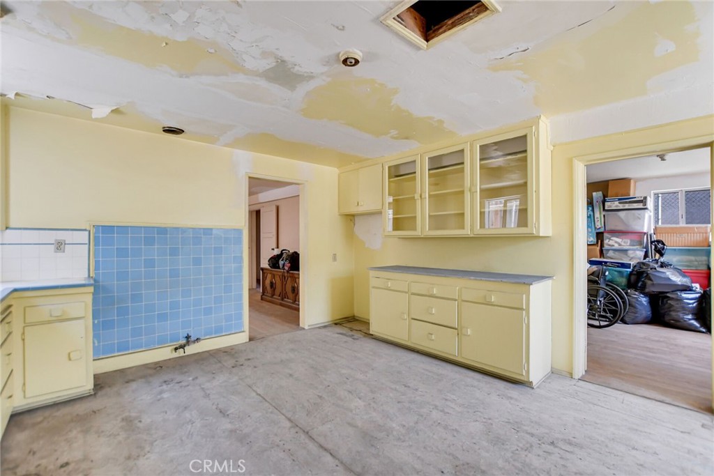828 W 73rd