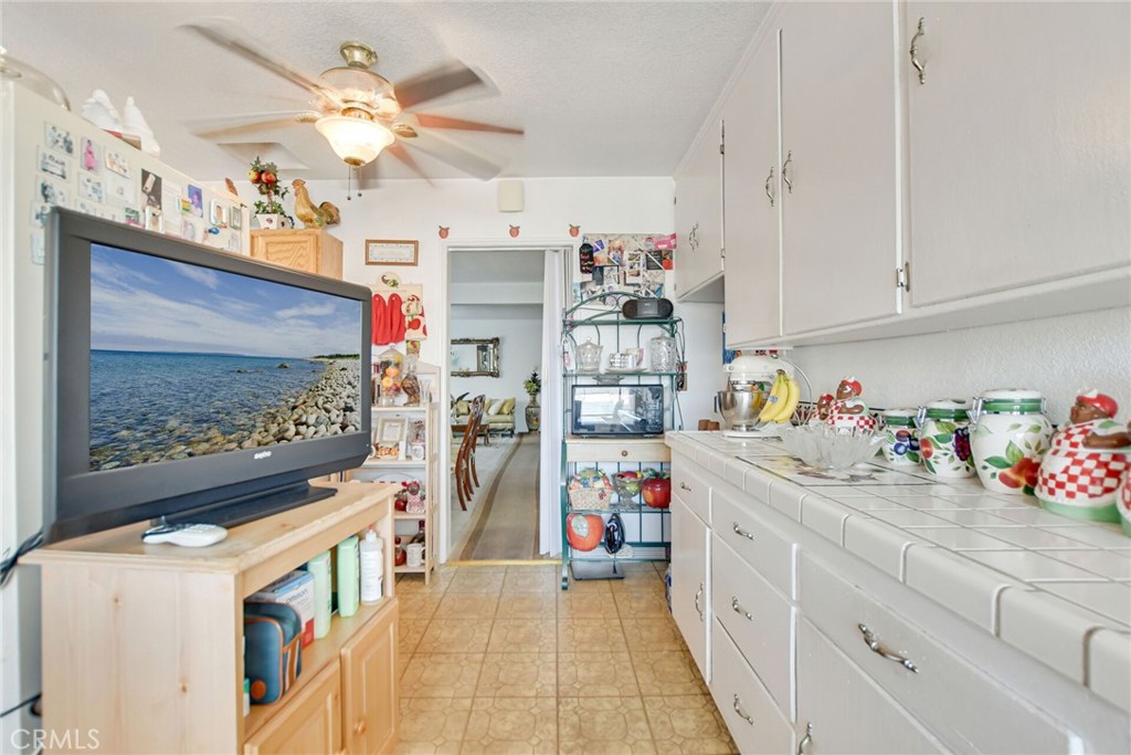 828 W 73rd