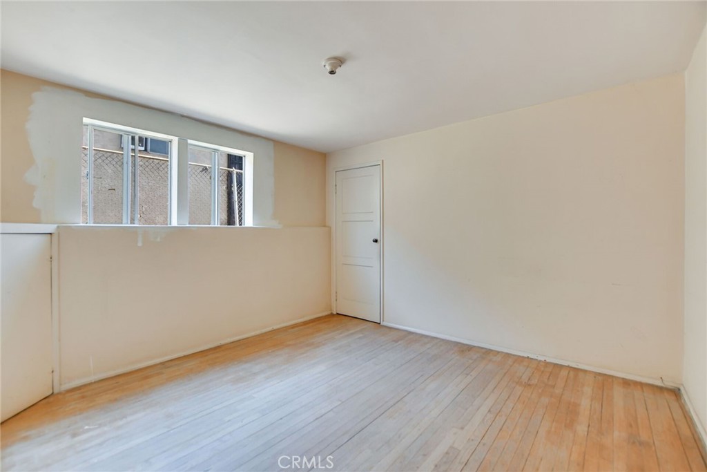 828 W 73rd