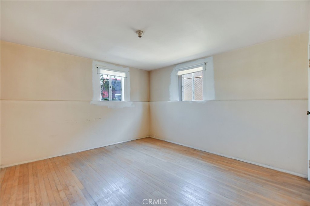 828 W 73rd