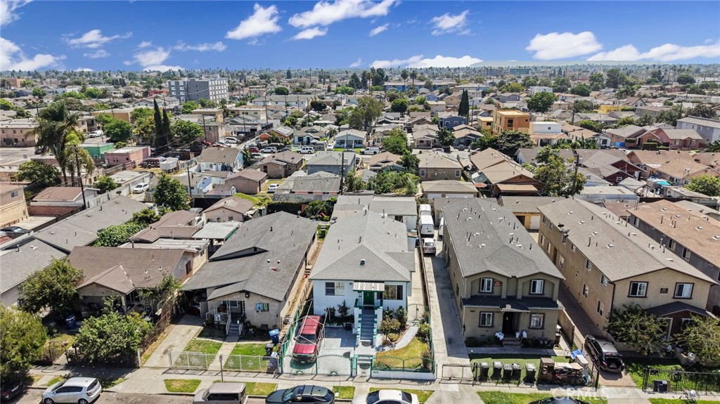 828 W 73rd