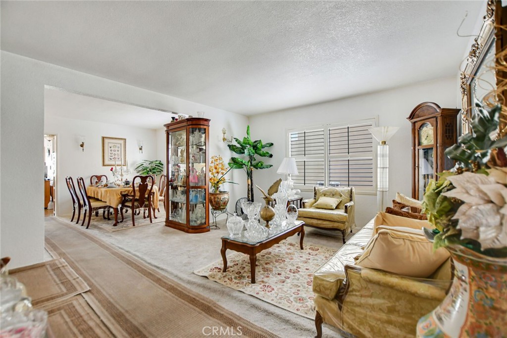 828 W 73rd