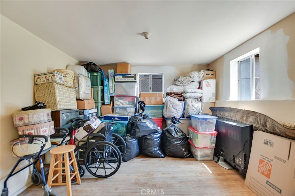 828 W 73rd