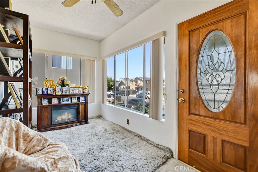 828 W 73rd