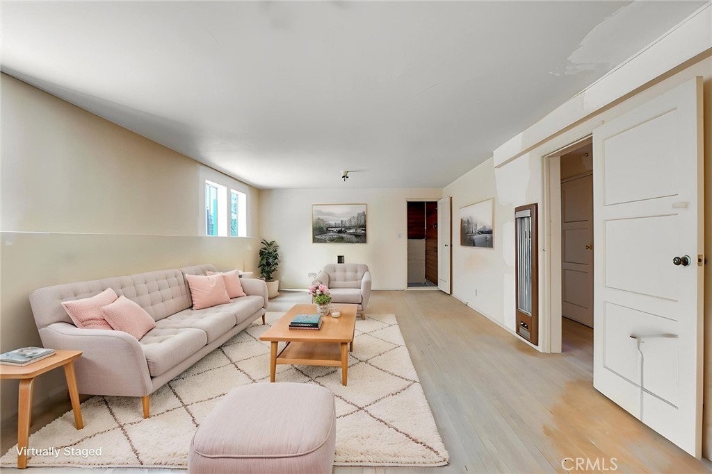 828 W 73rd
