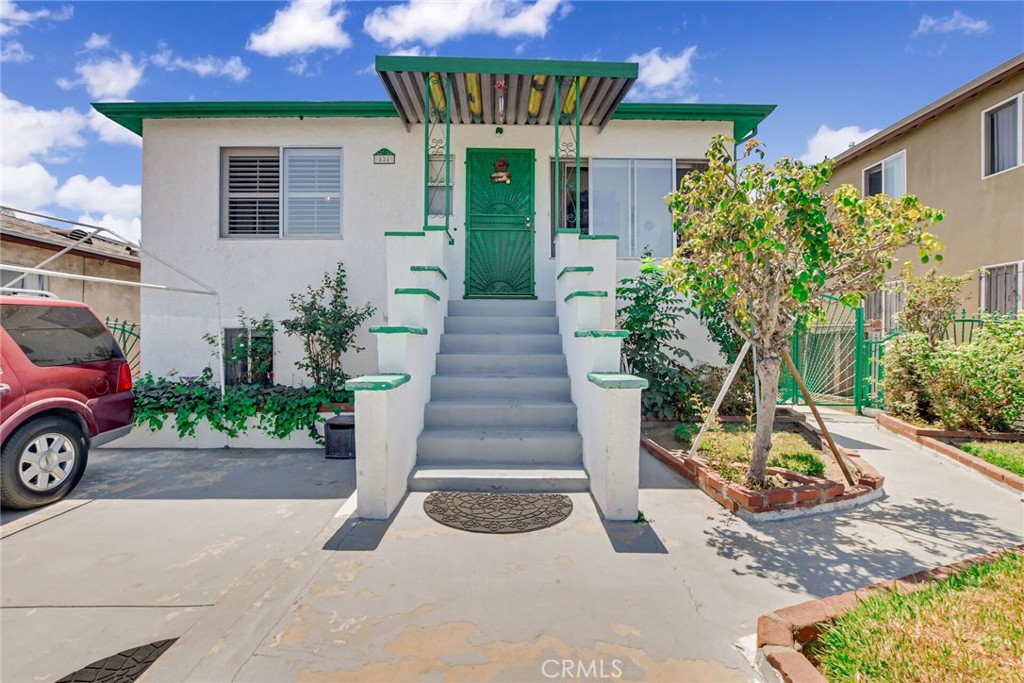 828 W 73rd