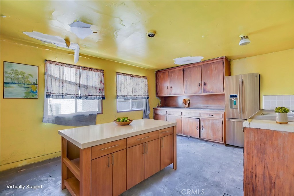828 W 73rd