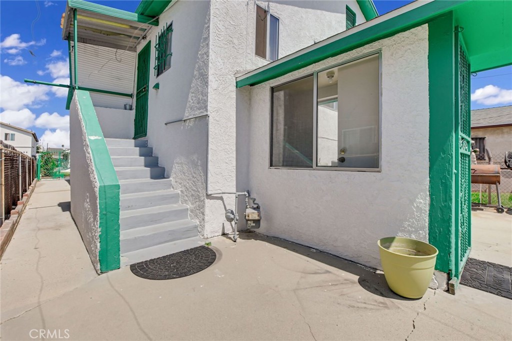 828 W 73rd