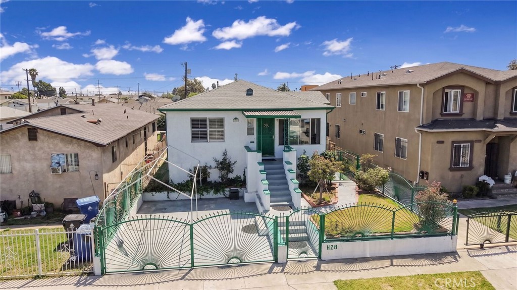 828 W 73rd