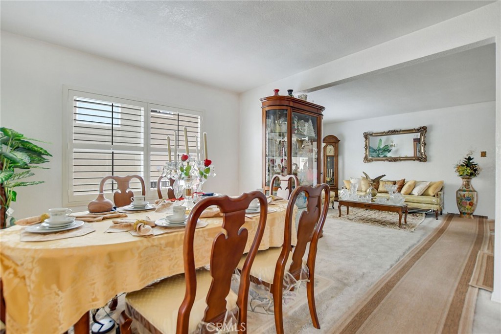 828 W 73rd