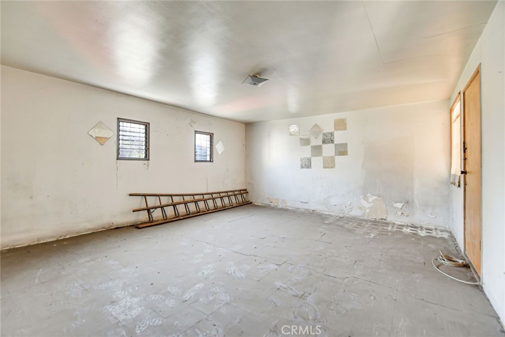 828 W 73rd